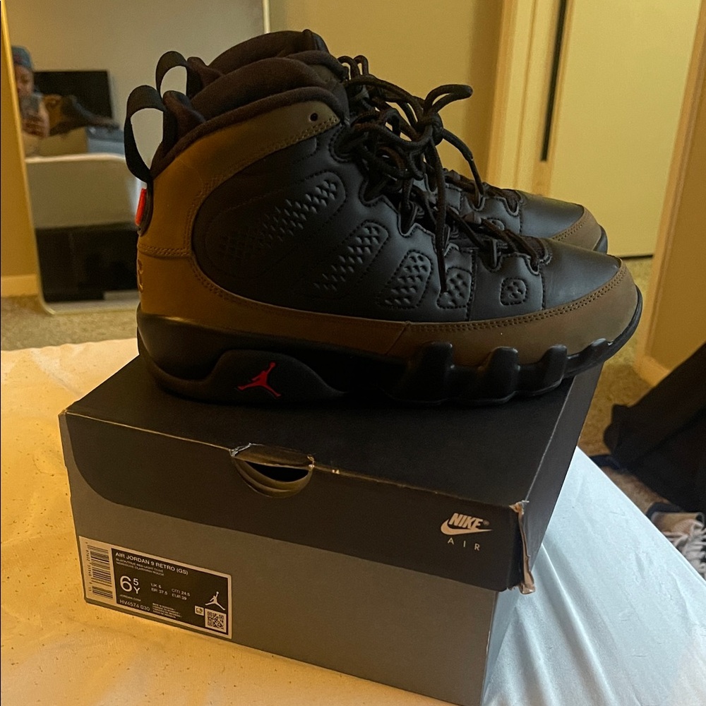 Jordan Kids Black and Brown Sneakers
